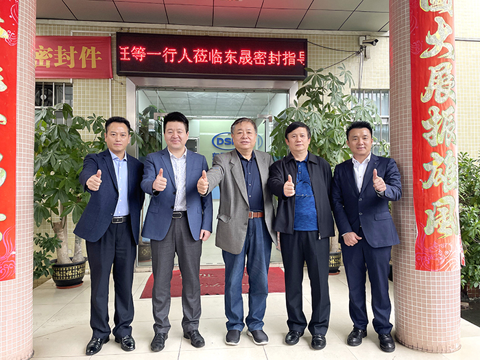 對(duì)話東晟密封：單仁牛商與李主任共議現(xiàn)場